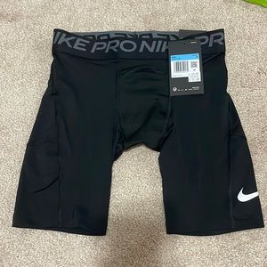 Nike boys M training NWT